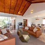 Evita Private Pool, Jacuzzi&sea Views