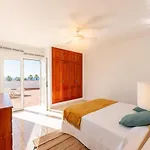 Evita Private Pool, Jacuzzi & Sea Views *