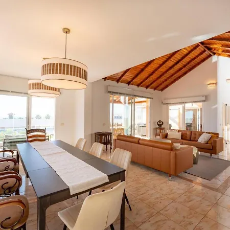 Evita Private Pool, Jacuzzi & Sea Views Villa *