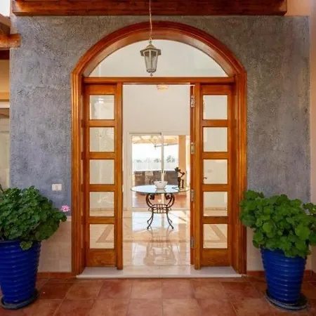 Evita Private Pool, Jacuzzi & Sea Views Villa Costa Adeje (Tenerife)