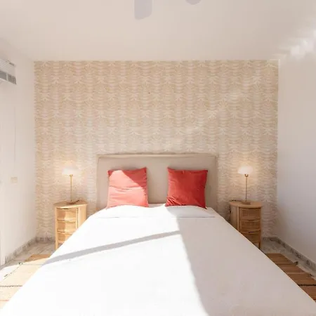 Evita Private Pool, Jacuzzi & Sea Views *