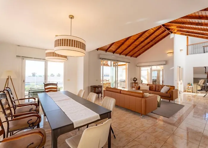 Evita Private Pool, Jacuzzi & Sea Views Willa *