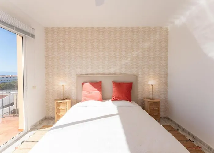 Evita Private Pool, Jacuzzi & Sea Views *