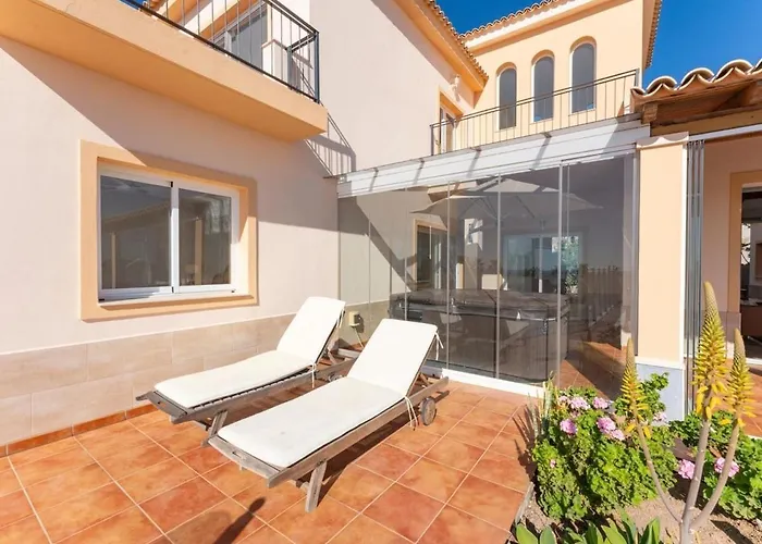 Evita Private Pool, Jacuzzi & Sea Views